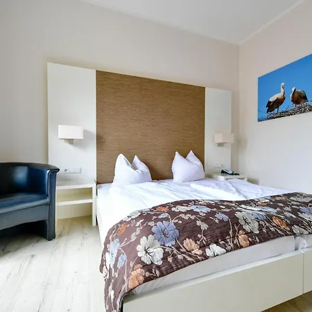 - & Hotel