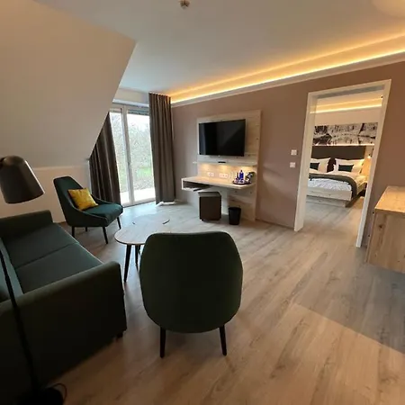 - & Hotel 4*