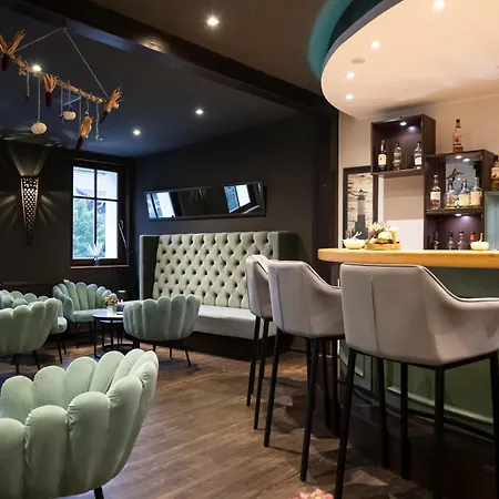 Hotel - & 4*