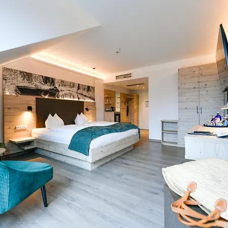 - & Hotel