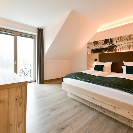 - & Hotel 4*