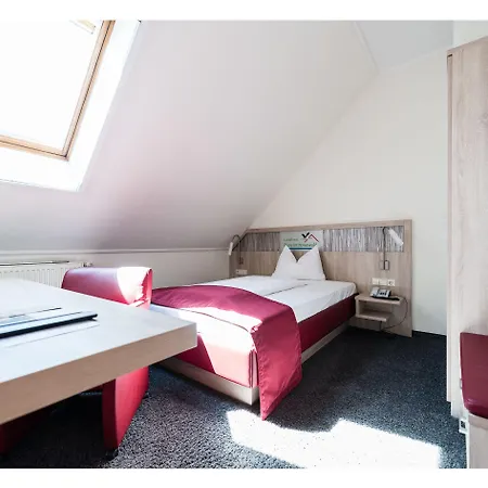 酒店 Im Spreewald - & 4*